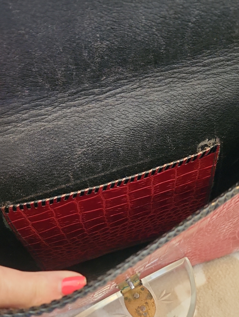 VINTAGE Croc-Embossed Red Envelope Clutch with Chain Trim - Picture 5 of 7